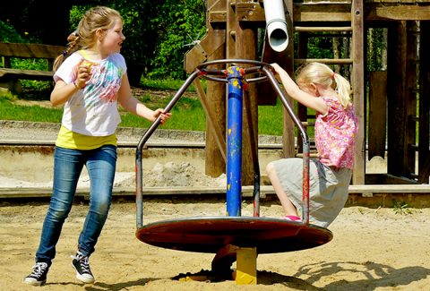 Mariniranje children playing-by cocoparisienne Pixabay