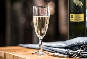 Mariniranje 0 glass of wine -by David Geib Pexels