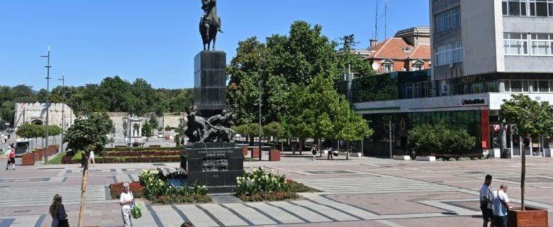 Nis centar spomenik oslobodiocima Foto Mariniranje